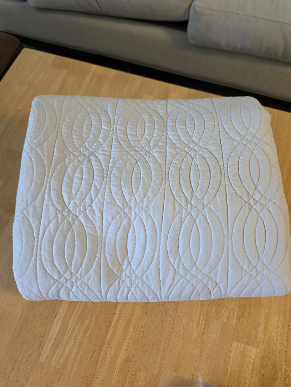 King size Swirl Design Matelasse coverlet Beige 102x87